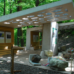 Bér, kőtár és kilátó építése